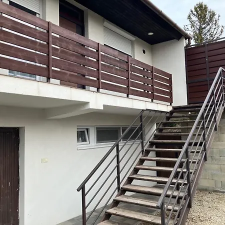 アパート Dio Vendeghaz *