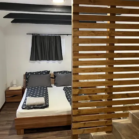 アパート Dio Vendeghaz *