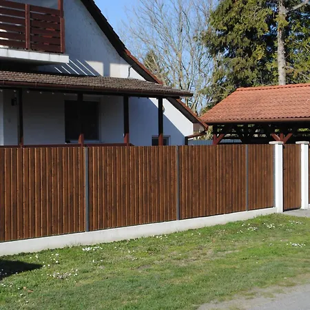 Dio Vendeghaz Διαμέρισμα Balatonfenyves